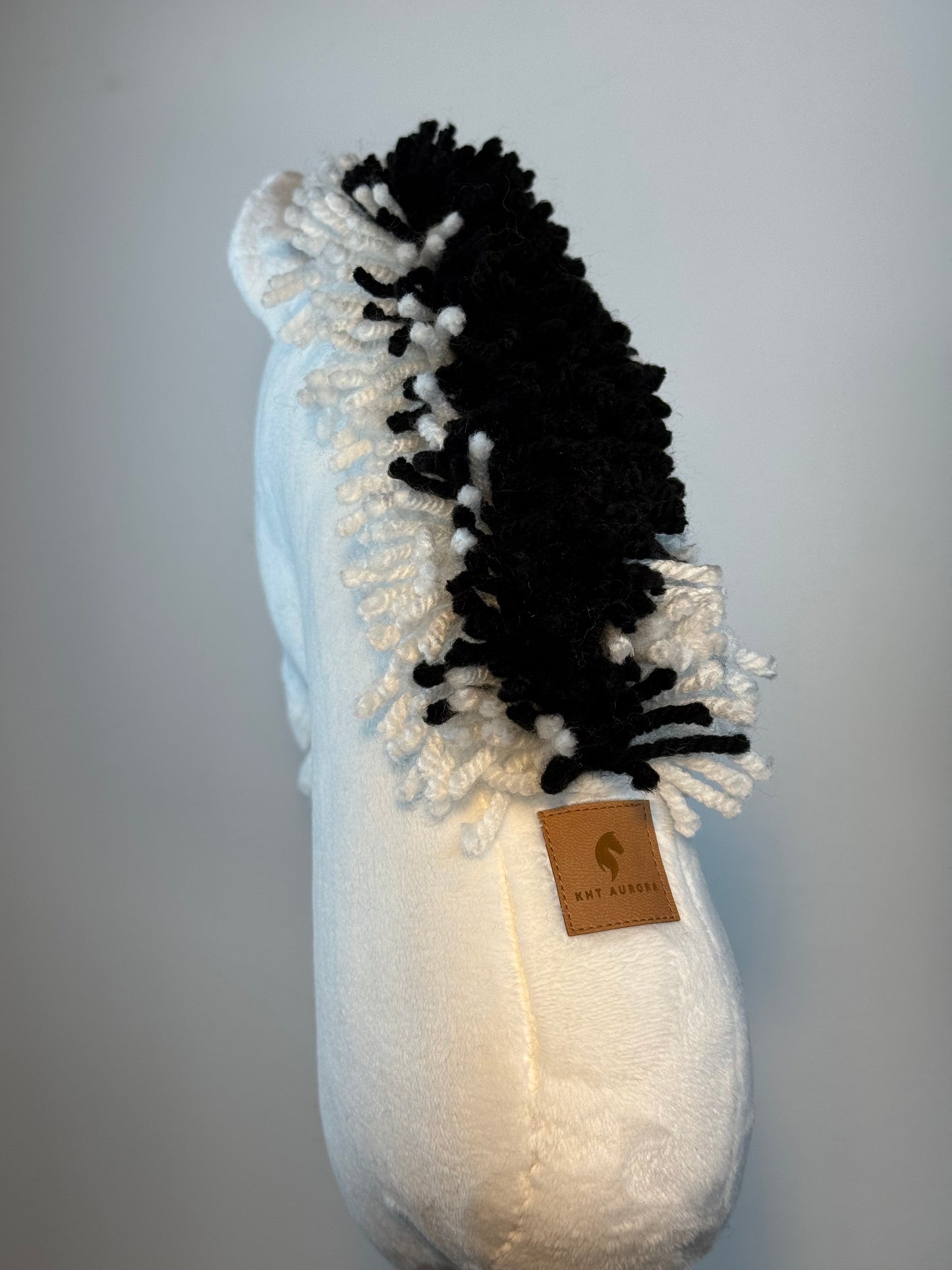 Cavallo hobby Fjord bianco norvegese. Realistico. Disponibile nei formati A3, A4 e A5.