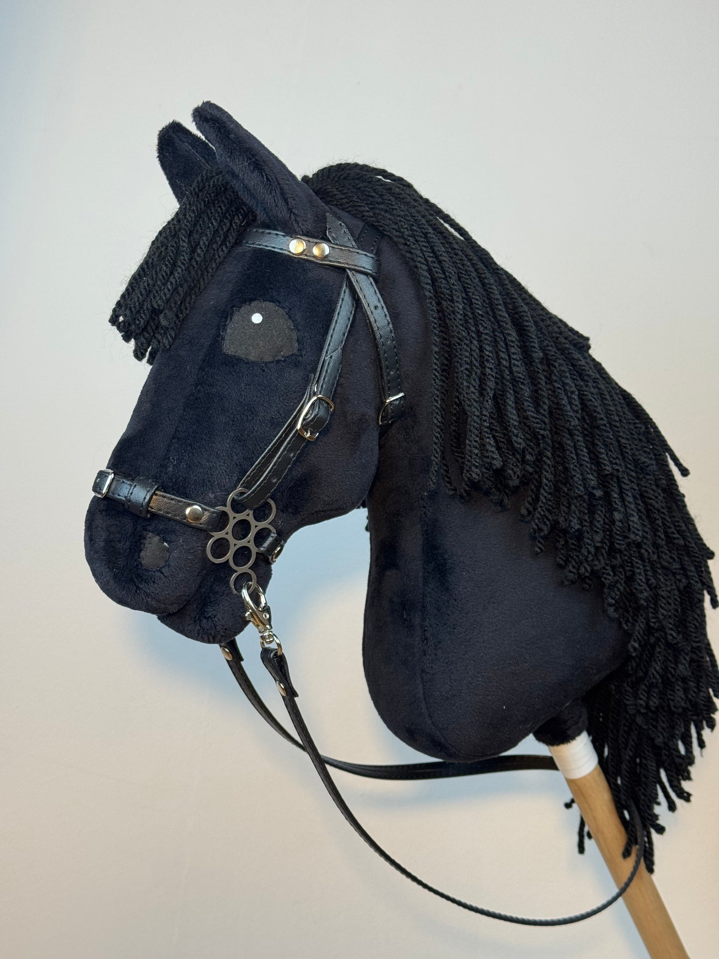 Steckenpferd A3 Schwarz realistisch.