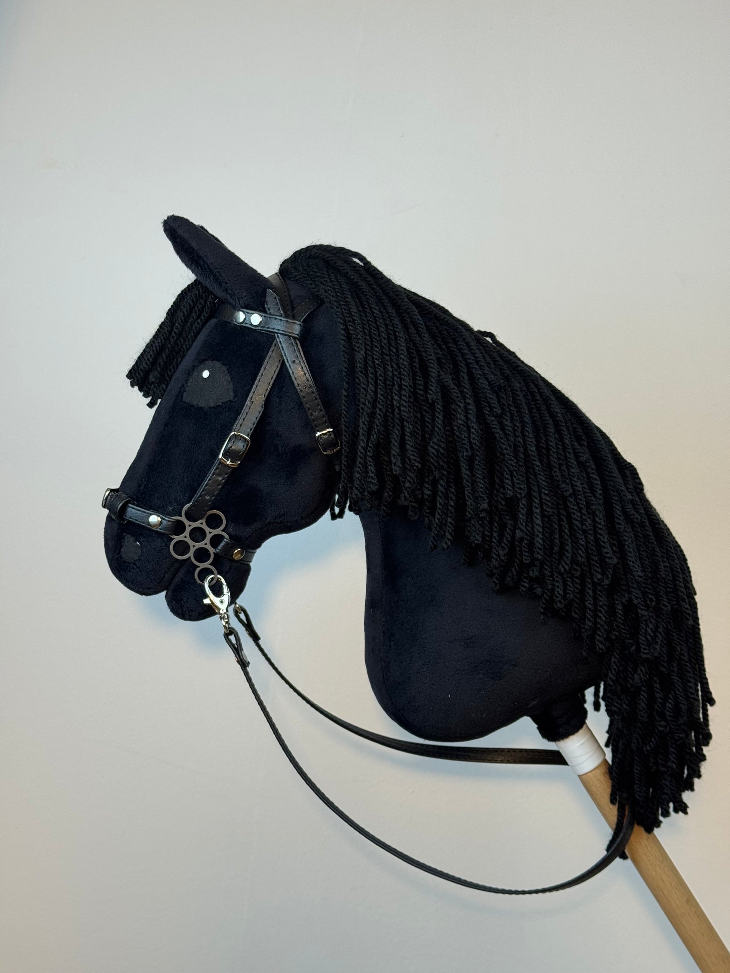 Steckenpferd A3 Schwarz realistisch.