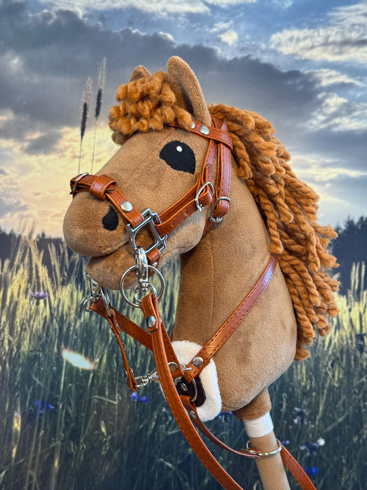 Baby-Steckenpferd Realistische Kastanie mit dicker brauner Mähne. A5 Super-Mini-Größe.