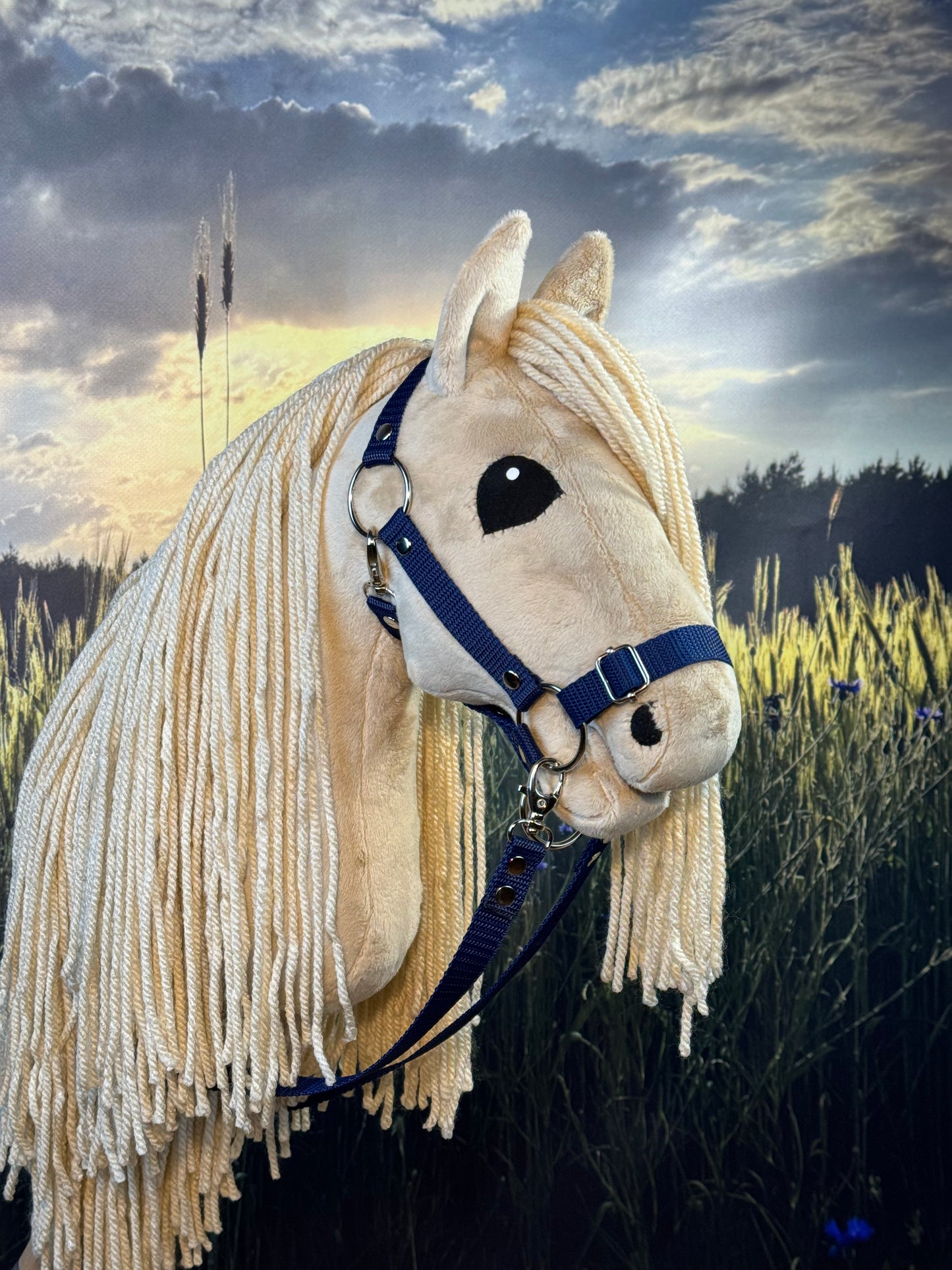 Cremello Andalusier Steckenpferd. Realistisch. Größen A3, A4 und A5