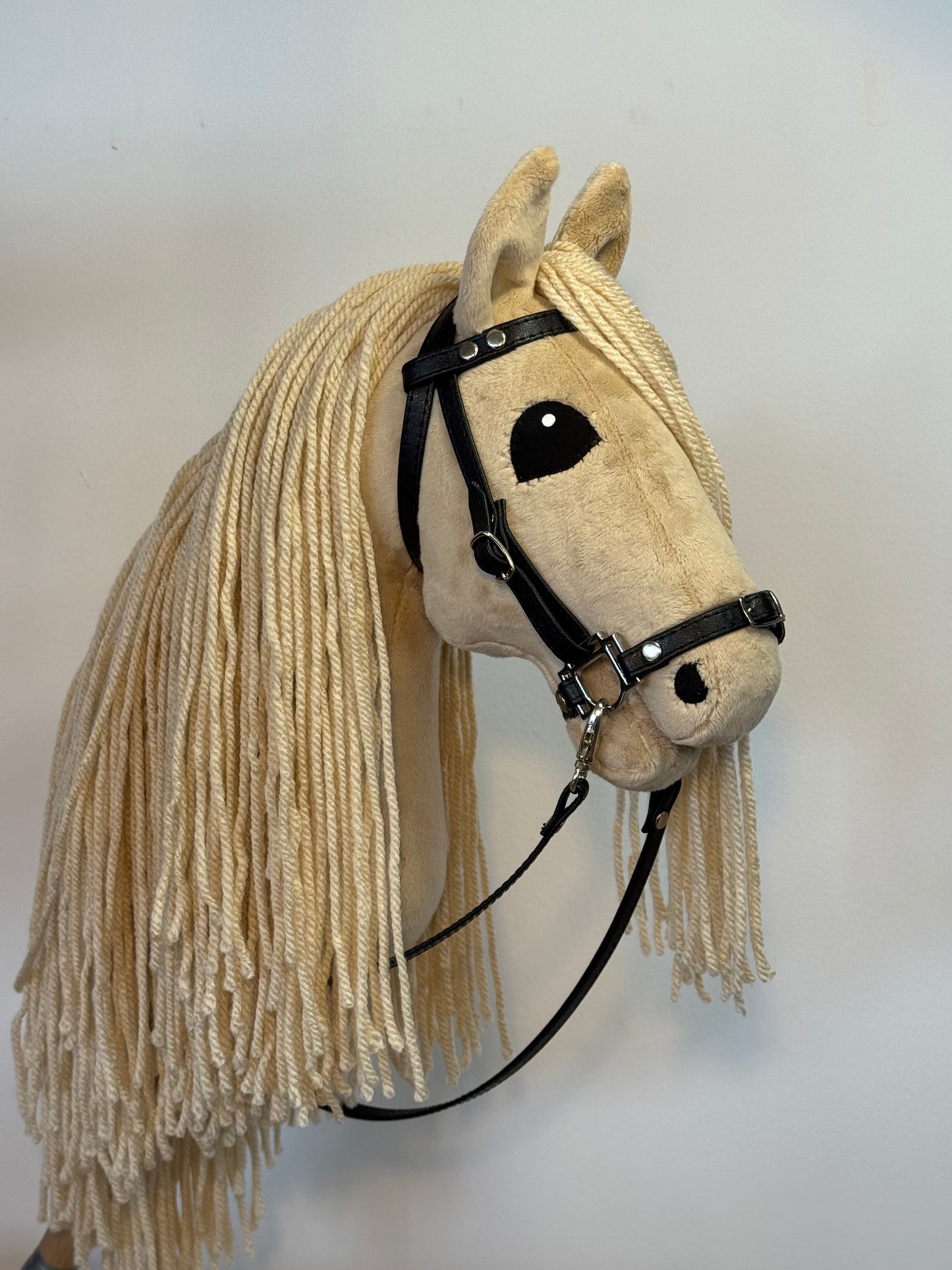Cremello Andalusier Steckenpferd. Realistisch. Größen A3, A4 und A5
