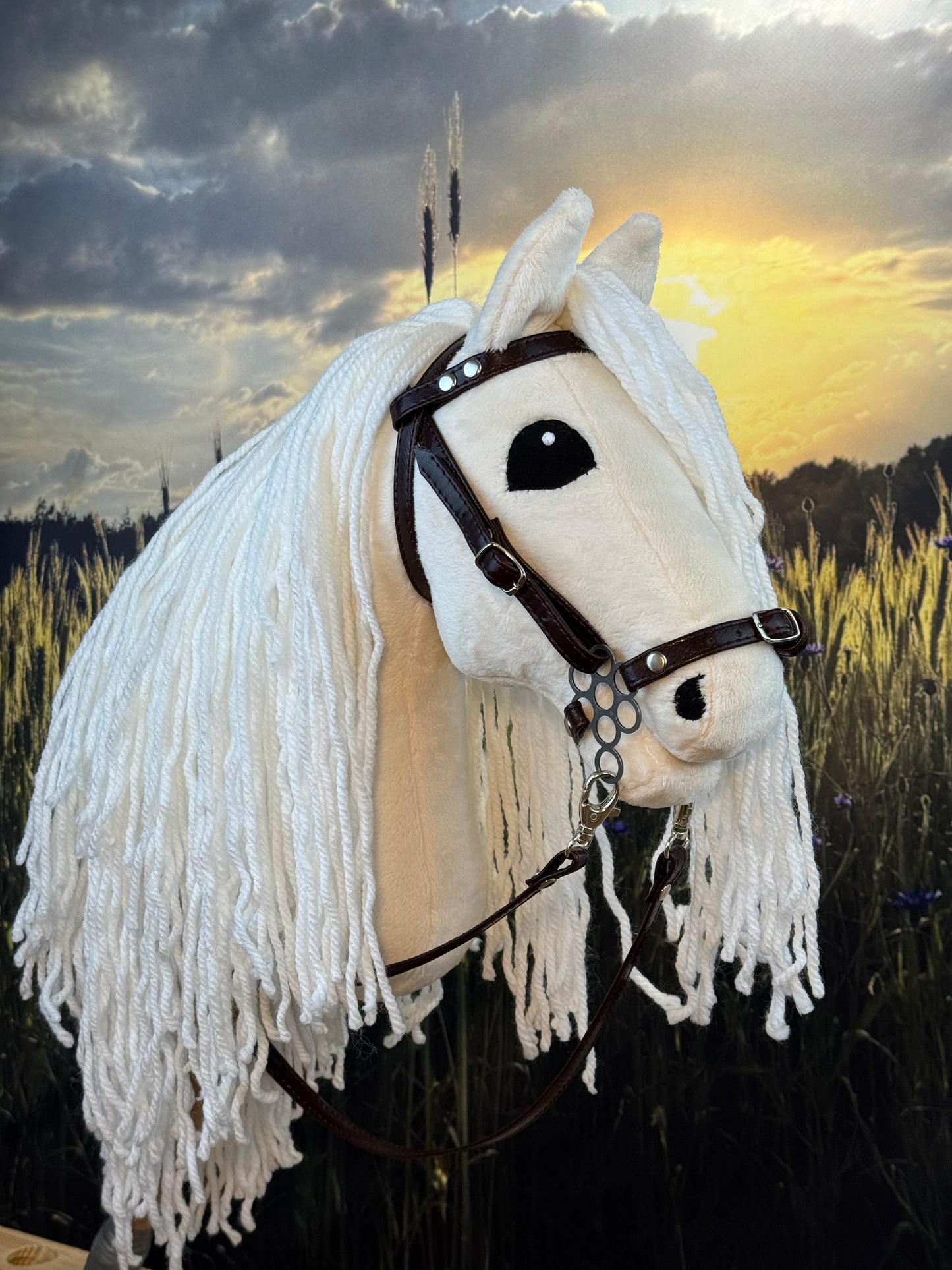 Palomino z długą białą grzywą, Hobby Horse. Realistyczny. Rozmiary A3, A4 i A5.