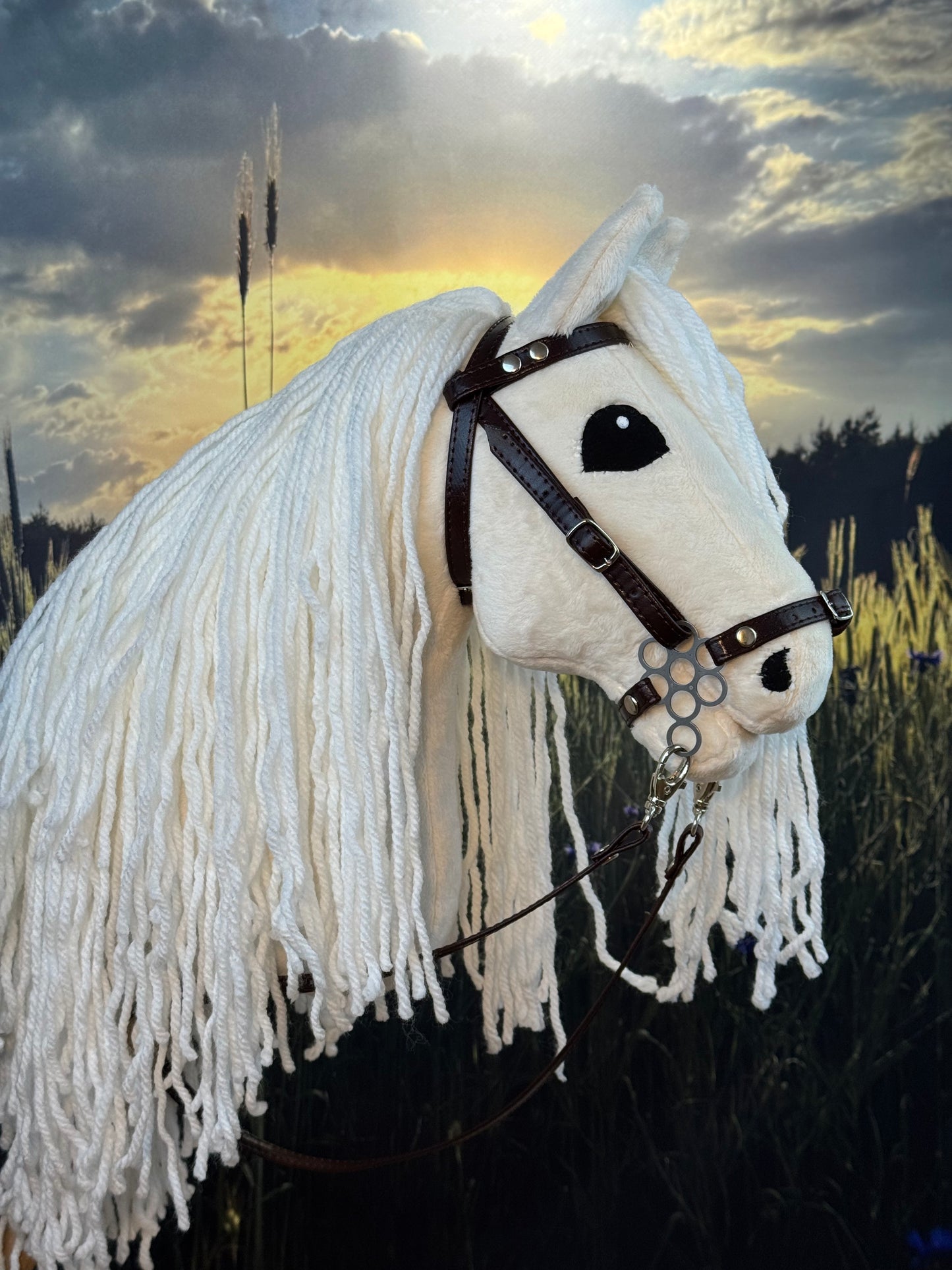 Palomino z długą białą grzywą, Hobby Horse. Realistyczny. Rozmiary A3, A4 i A5.