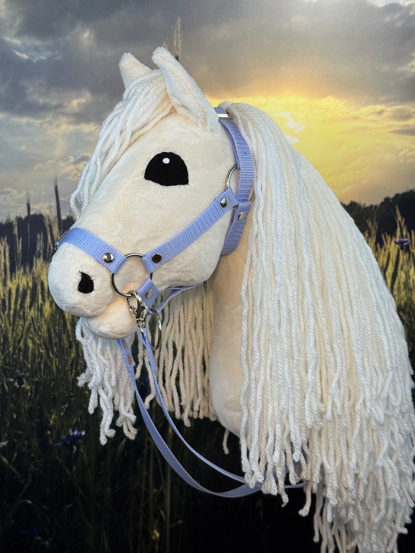 Palomino z długą białą grzywą, Hobby Horse. Realistyczny. Rozmiary A3, A4 i A5.