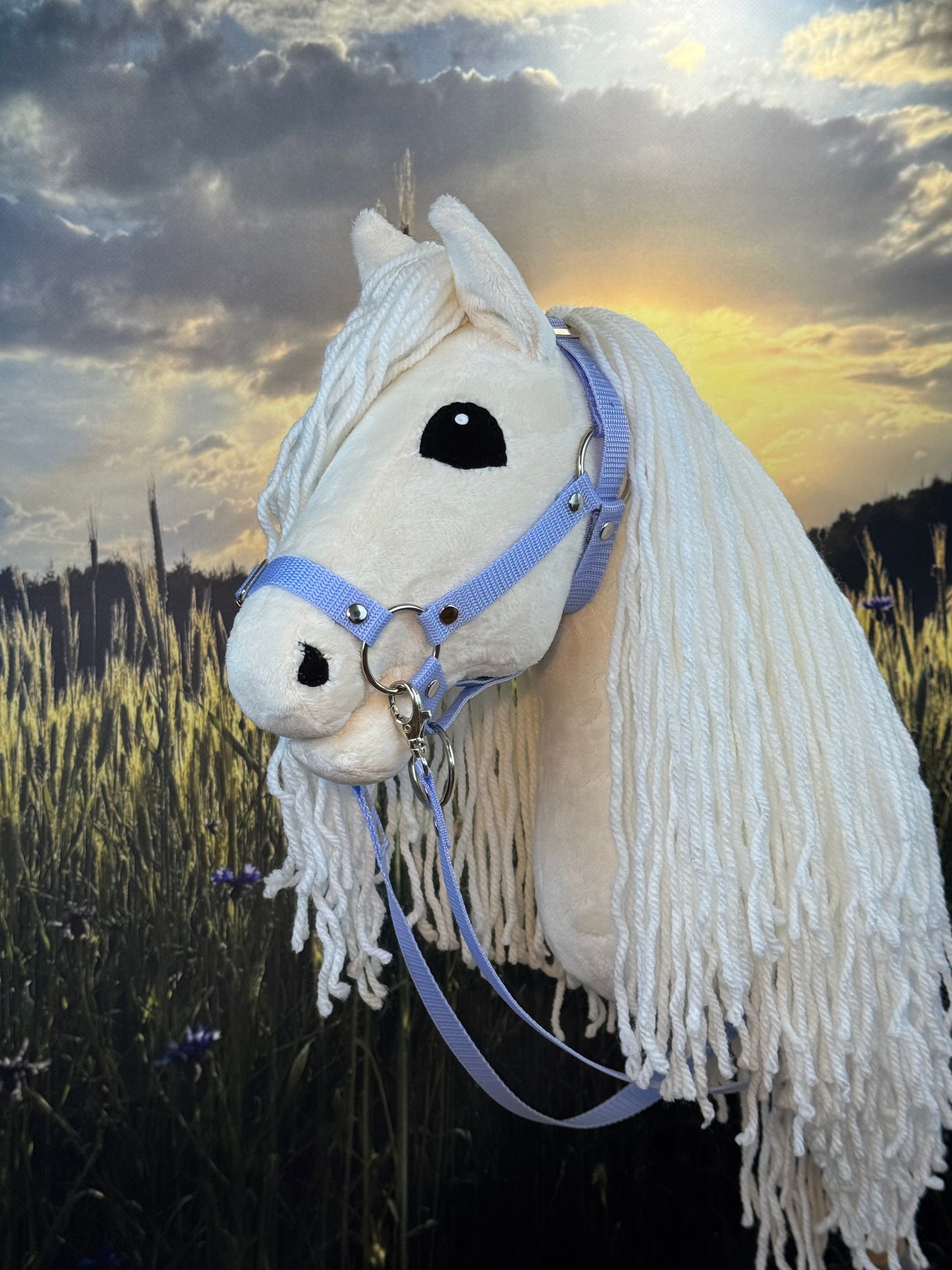 Palomino z długą białą grzywą, Hobby Horse. Realistyczny. Rozmiary A3, A4 i A5.