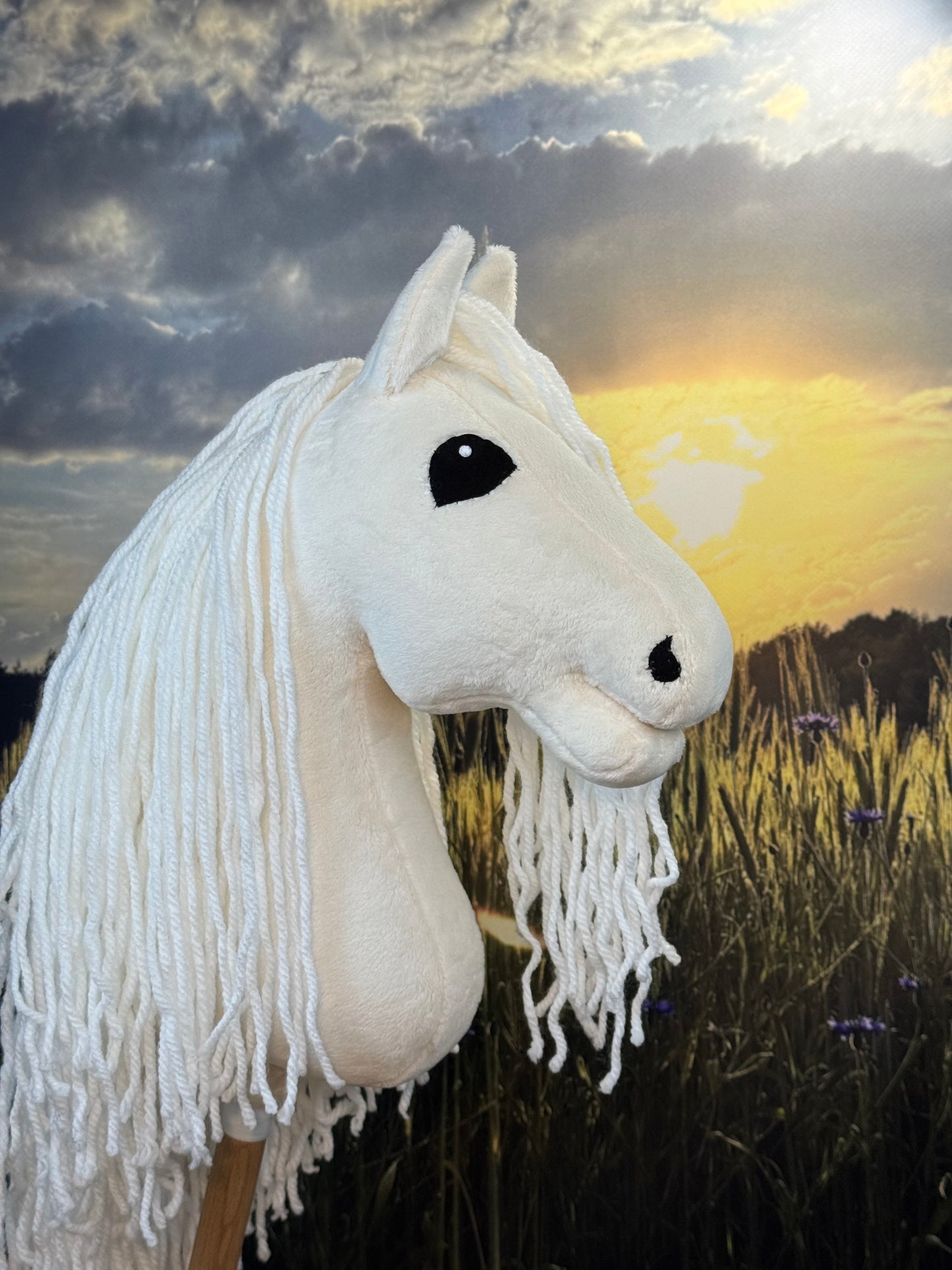 Palomino z długą białą grzywą, Hobby Horse. Realistyczny. Rozmiary A3, A4 i A5.