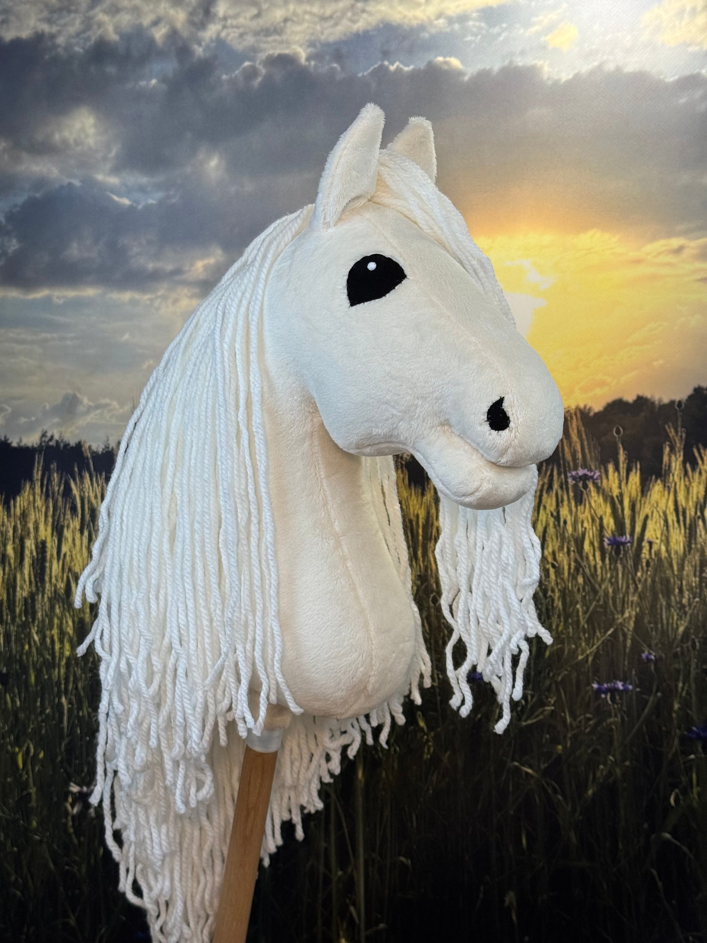 Palomino z długą białą grzywą, Hobby Horse. Realistyczny. Rozmiary A3, A4 i A5.
